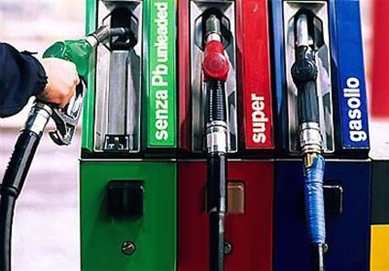 INTERROGAZIONE M5S SULLA PUBBLICITA’ DEI PREZZI PRATICATI DAI DISTRIBUTORI DI CARBURANTI